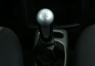 Подержанный автомобиль Nissan Note 2012 года (15 фото)