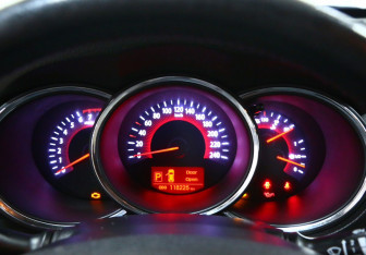 Подержанный автомобиль Kia Sorento 2012 года (10 фото)