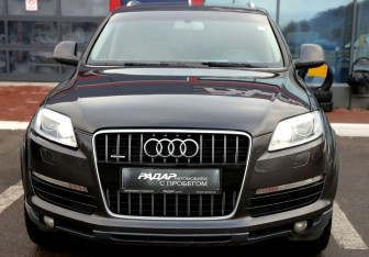 Подержанный автомобиль Audi Q7 2005 года (2 фото)
