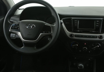 Подержанный автомобиль Hyundai Solaris Sedan 2017 года (14 фото)