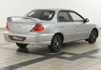 Подержанный автомобиль Kia Spectra Sedan 2008 года (4 фото)