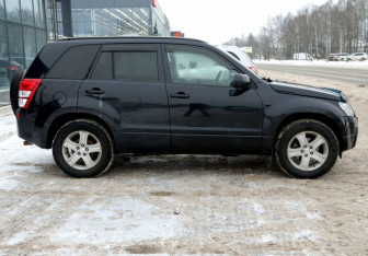 Подержанный автомобиль Suzuki Grand Vitara 2006 года (7 фото)