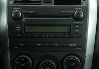 Подержанный автомобиль Toyota Corolla Sedan 2012 года (13 фото)