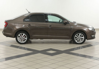 Подержанный автомобиль Skoda Rapid Liftback 2019 года (5 фото)
