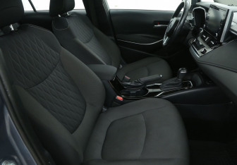 Подержанный автомобиль Toyota Corolla Sedan 2019 года (10 фото)