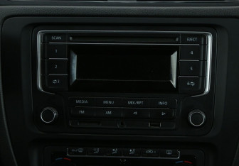 Подержанный автомобиль Volkswagen Jetta Sedan 2011 года (13 фото)