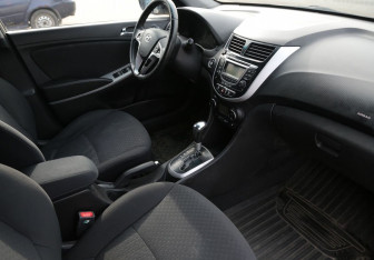 Подержанный автомобиль Hyundai Solaris Hatchback 2012 года (9 фото)