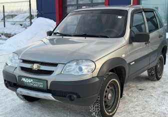 Подержанный автомобиль Chevrolet Niva 2011 года (3 фото)