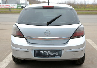 Подержанный автомобиль Opel Astra Hatchback 2007 года (5 фото)