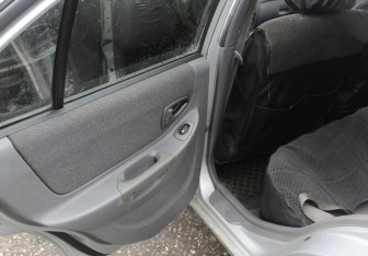 Подержанный автомобиль Hyundai Accent Sedan 2003 года (11 фото)