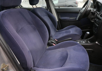Подержанный автомобиль Peugeot 206 Hatchback 2004 года (10 фото)
