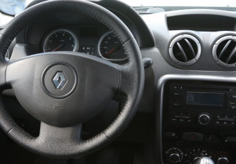 Подержанный автомобиль Renault Duster 2013 года (14 фото)