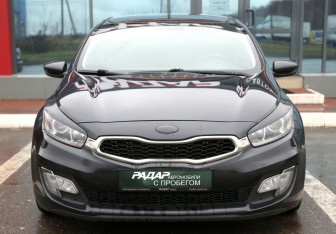 Подержанный автомобиль Kia Ceed Hatchback 2013 года (2 фото)