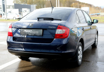 Подержанный автомобиль Skoda Rapid Liftback 2017 года (6 фото)