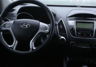 Подержанный автомобиль Hyundai ix35 2011 года (14 фото)