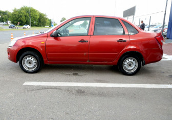 Подержанный автомобиль LADA (ВАЗ) Granta Sedan 2012 года (8 фото)