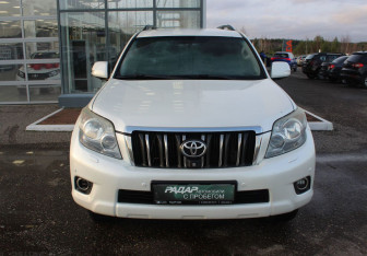Подержанный автомобиль Toyota Land Cruiser Prado 2011 года (2 фото)
