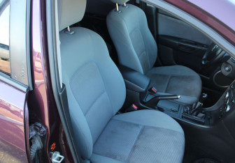 Подержанный автомобиль Mazda 3 Sedan 2007 года (11 фото)