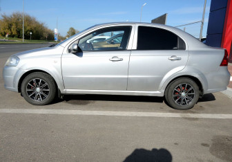 Подержанный автомобиль Chevrolet Aveo Sedan 2006 года (8 фото)