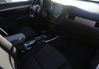 Подержанный автомобиль Mitsubishi Outlander 2018 года (9 фото)