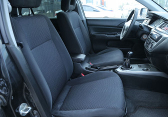 Подержанный автомобиль Mitsubishi Lancer Sedan 2006 года (10 фото)