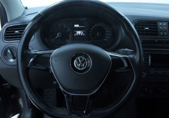 Подержанный автомобиль Volkswagen Polo Sedan 2016 года (10 фото)