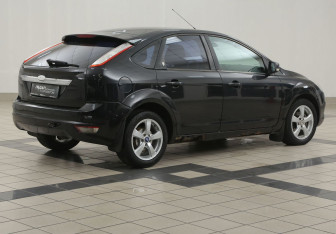 Подержанный автомобиль Ford Focus Hatchback 2008 года (4 фото)