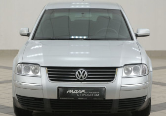 Подержанный автомобиль Volkswagen Passat Sedan 2003 года (6 фото)