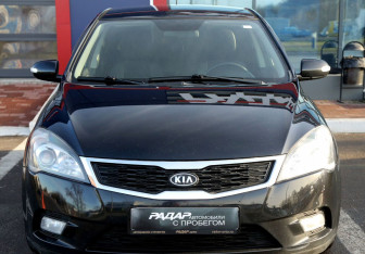 Подержанный автомобиль Kia Ceed Hatchback 2012 года (2 фото)