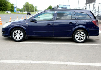 Подержанный автомобиль Opel Astra Wagon 2007 года (8 фото)