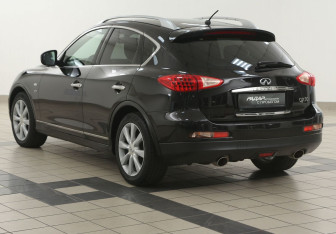 Подержанный автомобиль Infiniti QX50 2015 года (2 фото)