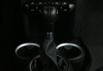 Подержанный автомобиль MINI Hatch 2011 года (12 фото)