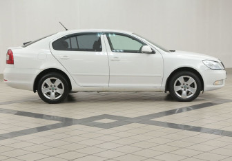 Подержанный автомобиль Skoda Octavia Liftback 2011 года (5 фото)