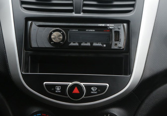 Подержанный автомобиль Hyundai Solaris Sedan 2012 года (13 фото)