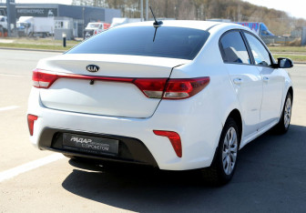 Подержанный автомобиль Kia Rio Sedan 2018 года (6 фото)