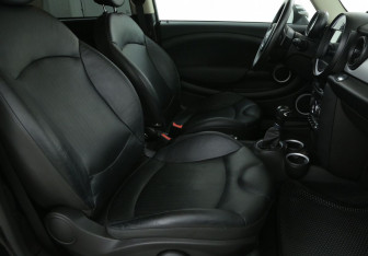 Подержанный автомобиль MINI Hatch 2011 года (10 фото)