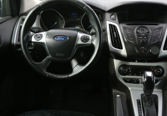 Подержанный автомобиль Ford Focus Hatchback 2014 года (14 фото)