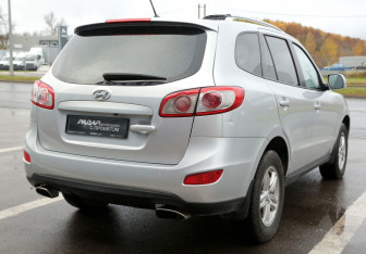 Подержанный автомобиль Hyundai Santa Fe 2010 года (6 фото)