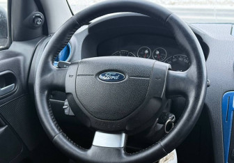 Подержанный автомобиль Ford Fusion 2006 года (15 фото)