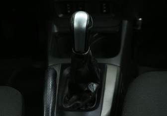 Подержанный автомобиль Toyota RAV4 2004 года (14 фото)