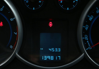 Подержанный автомобиль Chevrolet Cruze Sedan 2013 года (17 фото)