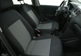 Подержанный автомобиль Volkswagen Polo Sedan 2014 года (10 фото)