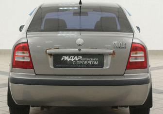 Подержанный автомобиль Skoda Octavia Liftback 2007 года (3 фото)