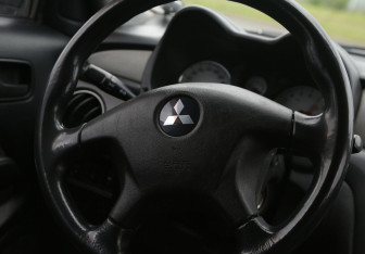 Подержанный автомобиль Mitsubishi Outlander 2006 года (16 фото)