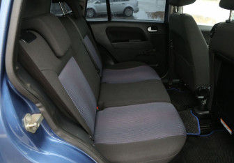 Подержанный автомобиль Ford Fusion 2008 года (11 фото)