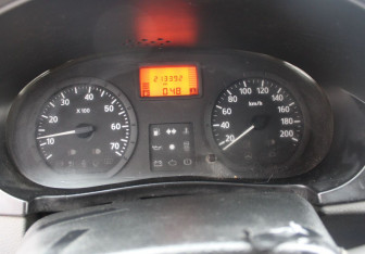 Подержанный автомобиль Renault Logan Sedan 2005 года (16 фото)