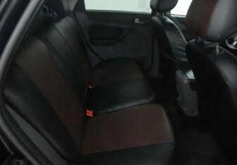 Подержанный автомобиль Ford Focus Hatchback 2008 года (11 фото)