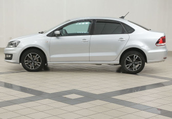 Подержанный автомобиль Volkswagen Polo Sedan 2017 года (7 фото)