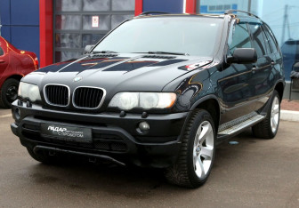 Подержанный автомобиль BMW X5 2003 года (3 фото)