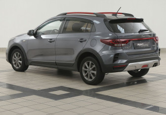 Подержанный автомобиль Kia Rio Hatchback 2021 года (2 фото)